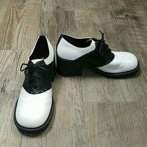 muffy's saddle shoes